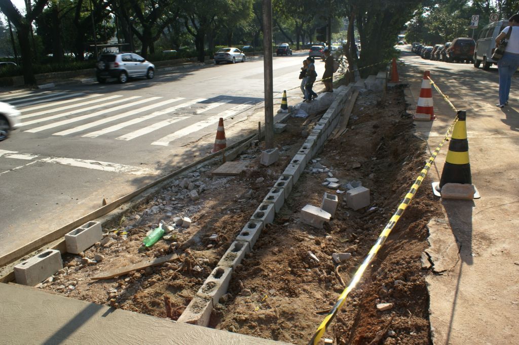 Subprefeitura Vila Mariana Constr I Rampa Em Frente Assembl Ia